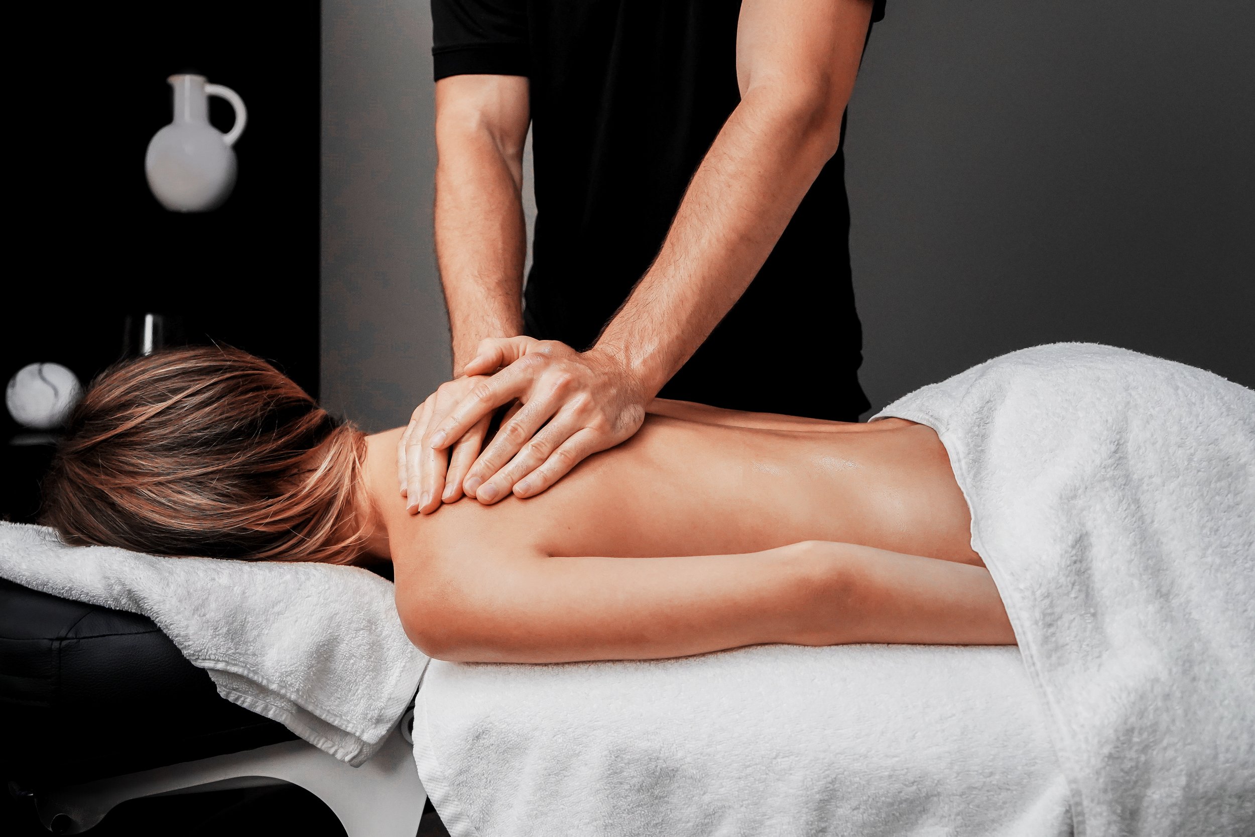 Elevating Executive Comfort: What You Need to Know About Business Trip Office Massage